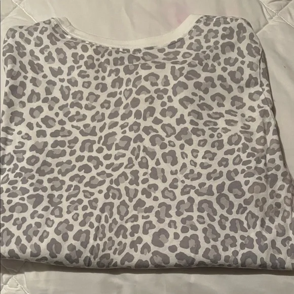 Nike White and Gray Leopard Print Top - Picture 6 of 6